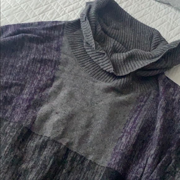 Bcbg sweater tunic - Picture 2 of 3